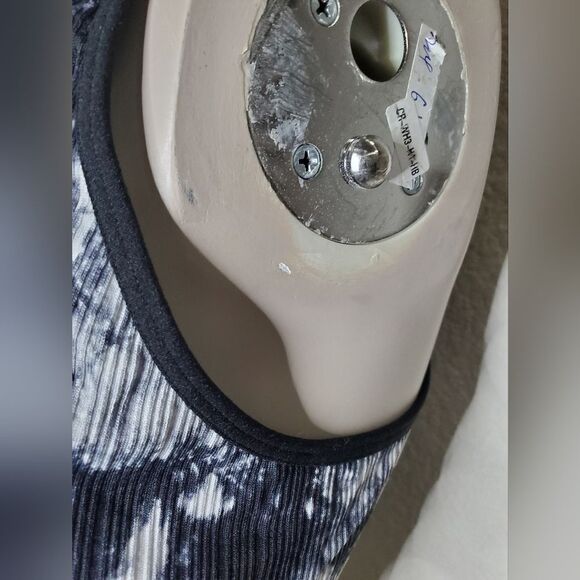 No Boundaries Marble Bralette Non-Supportive Sports Bra - Picture 7 of 9